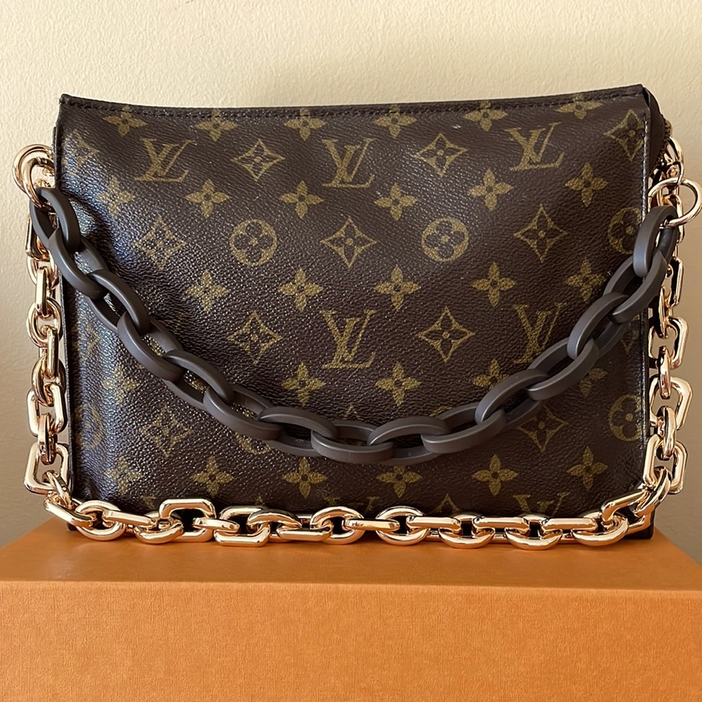 Louis Vuitton monogram toiletry 26 - Picture 4 of 17